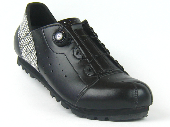 Ultra Wire Touring shoe